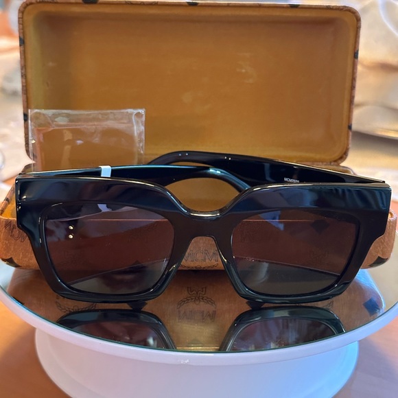 MCM sunglasses NWT! - Picture 4 of 9